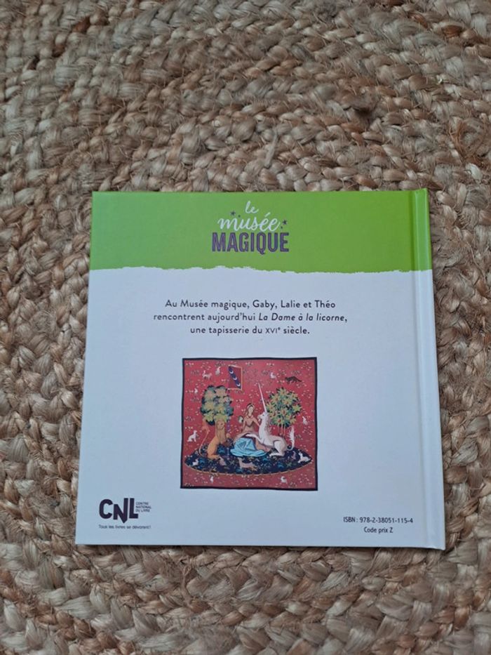 Livre enfant La dame a la licorne de Agnès Martin Lugand - photo numéro 2