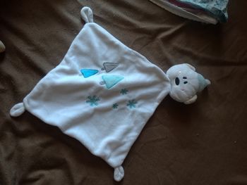 Doudou ours polaire 