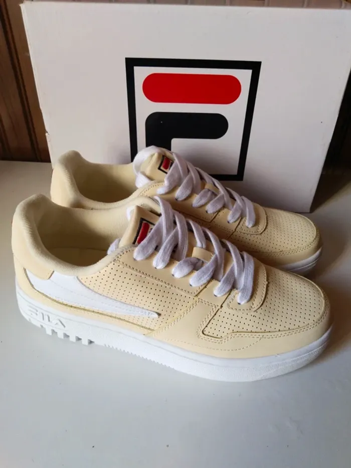 Jolie baskets femme de marque Fila pointure 41 - photo numéro 5