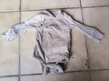 Body beige 1 mois