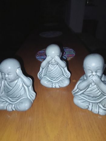 Trois statues