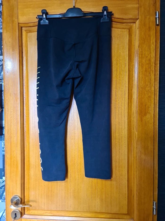 Pantacourt de sport Nike taille S - photo numéro 2