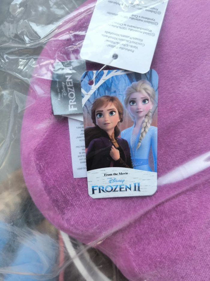 Coussin violet reine des neiges elsa neuf - photo numéro 3