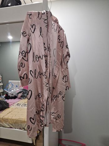 Robe de chambre rose et noire