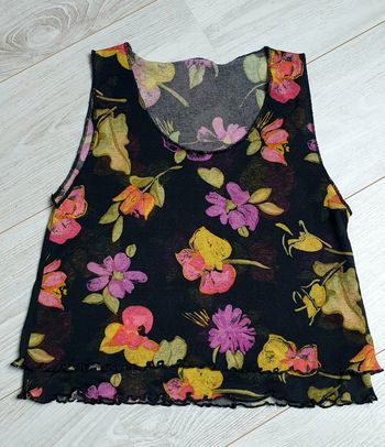 Jolie petit top fleuri taille 36/38