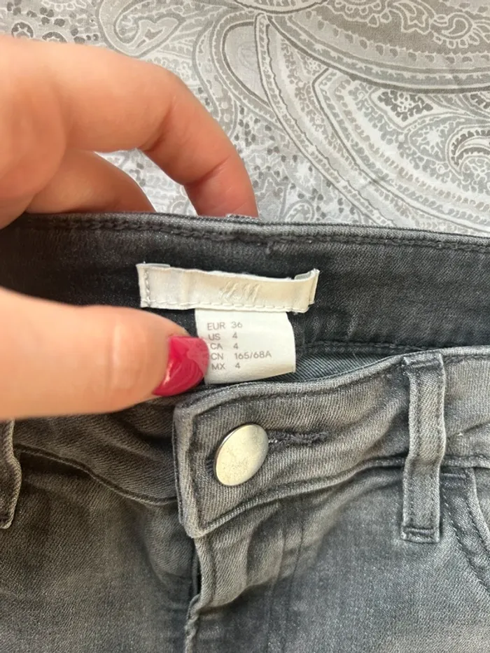 Short moulant gris - photo numéro 2