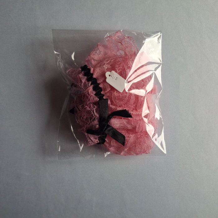 Porte jarretelle en dentelle rose et noir NEUF avec étiquette