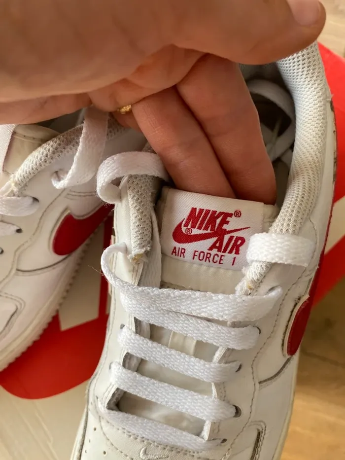 👟 NIKE Air Force 1 Blanche & Rouge – Pointure 39 – Très bon état - photo numéro 5