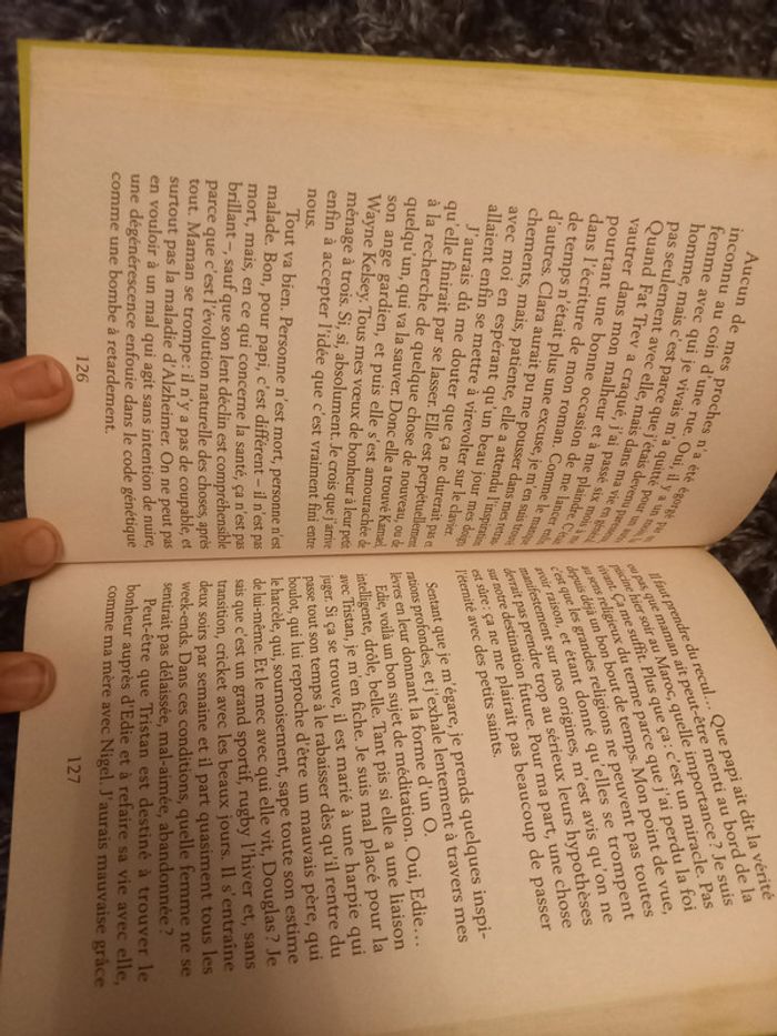 livre "en attendant Doggo" - photo numéro 2