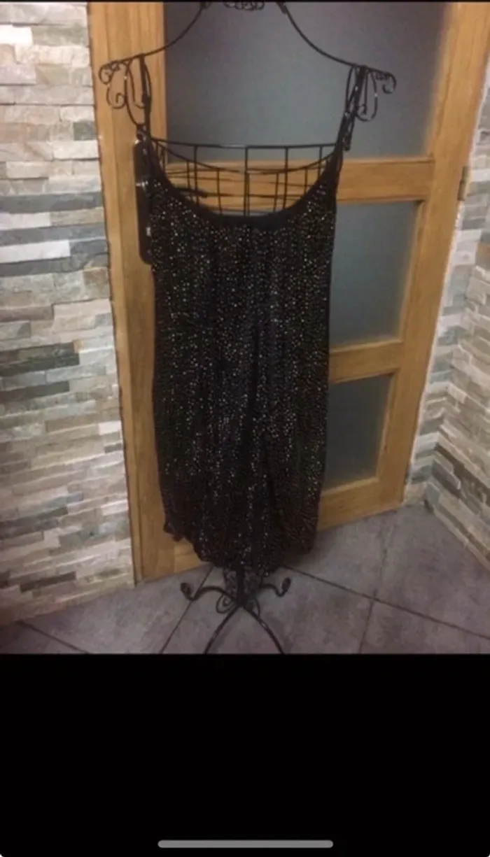 Très belle robe, édition limitée, H&M Versace, taille 36 extensible - photo numéro 2