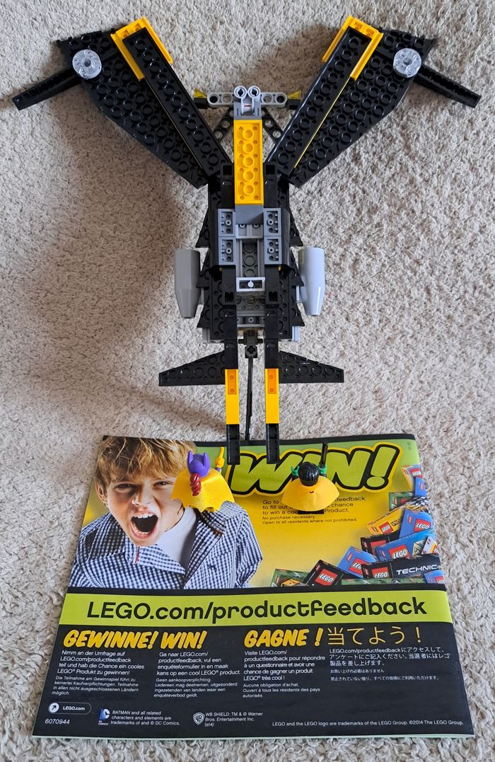 Batwing du set Lego Super Heroes 76013 The Joker Steam Roller - photo numéro 2