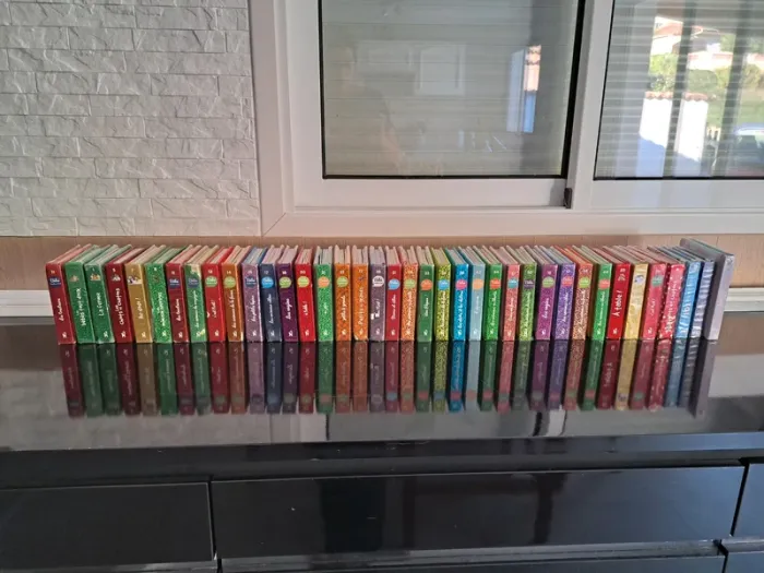 Très gros lot de livre à  toucher langue au chat