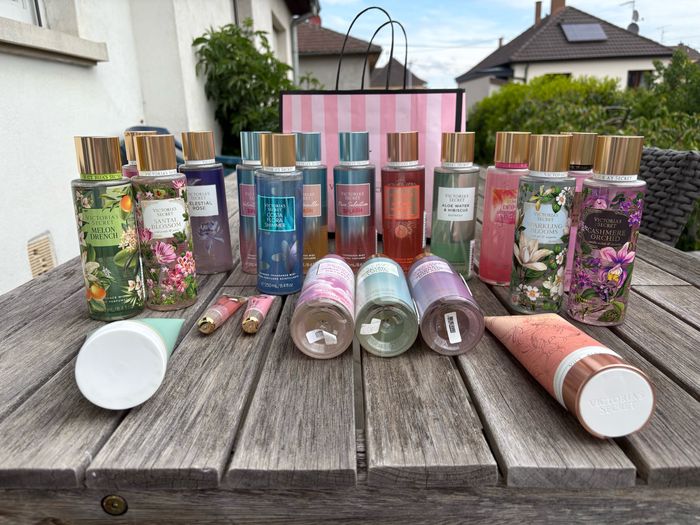 Victoria secret : 21 produits Brumes/Lait corp/Gloss