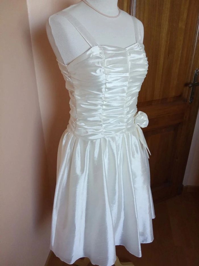 Superbe robe de mariée courte civil