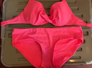 Maillot de bain rose fluo