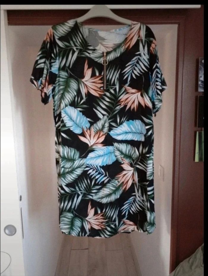 Robe tunique taille unique jusqu'à un 42. Neuve jamais portée - photo numéro 3