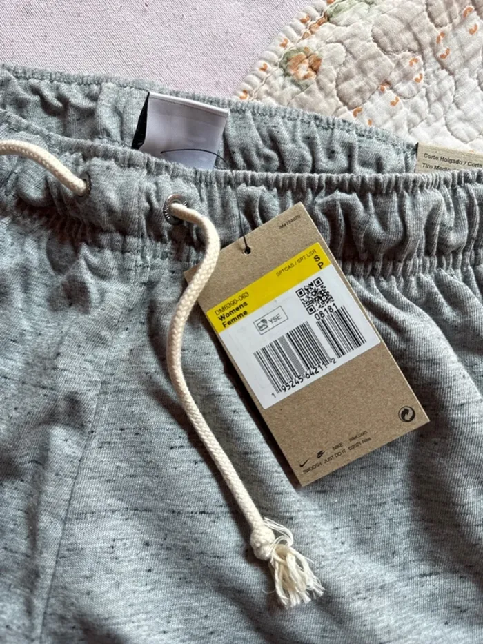 Jogging Nike femme neuf avec étiquette taille S/M/L - photo numéro 5