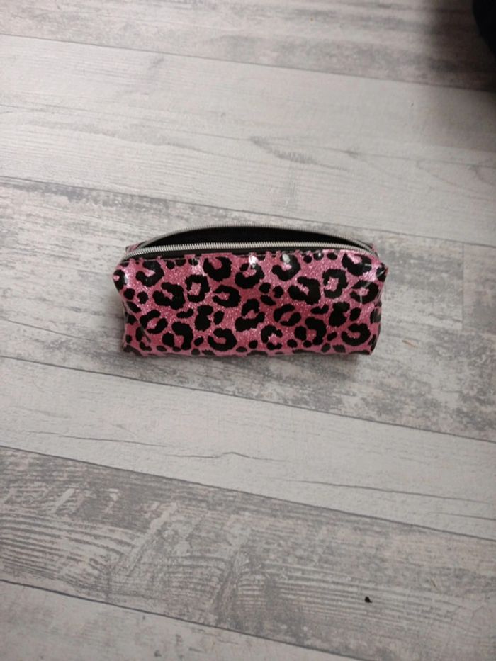 Trousse léopard rose paillettes