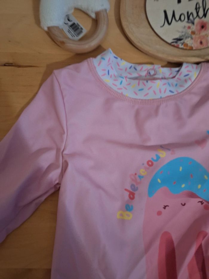 Maillot de bain (T-shirt + chapeau upf50+) pour fille taille 12mois marque tex neuf avec étiquette - photo numéro 2