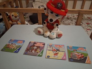 Peluche interactif avec. Livre pat patrouille