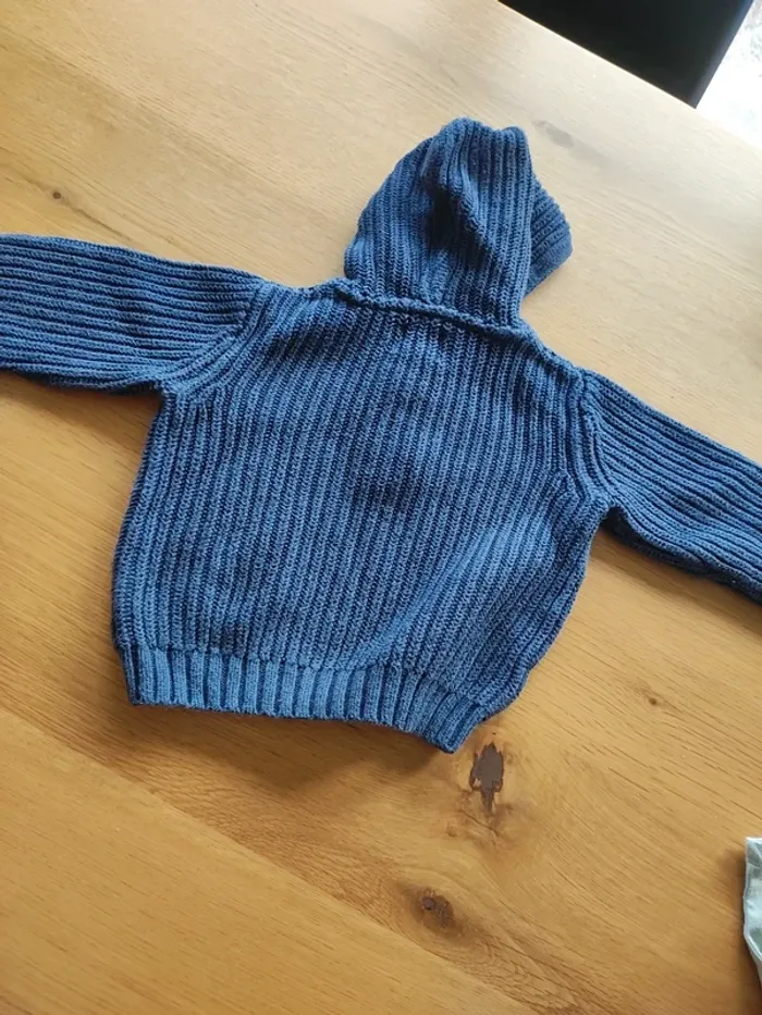 Pull h&m bleu 6 9 mois - photo numéro 4