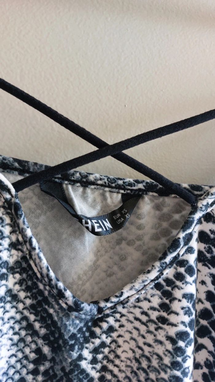 Top Shein taille XS - photo numéro 2