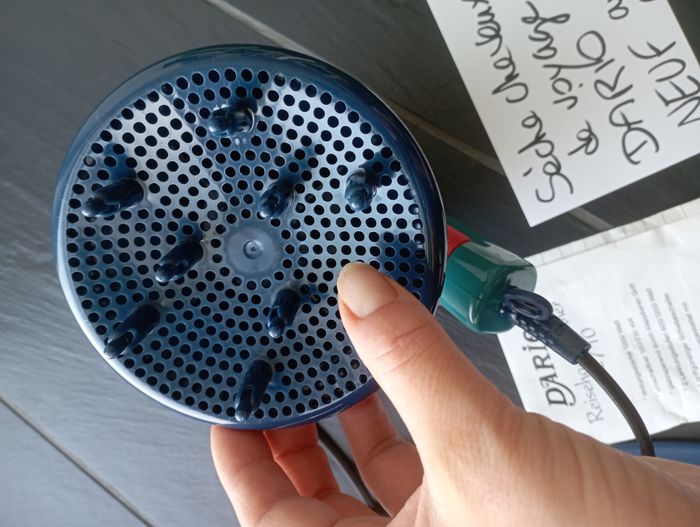 Sèche cheveux de voyage Dario neuf avec accessoires - photo numéro 5