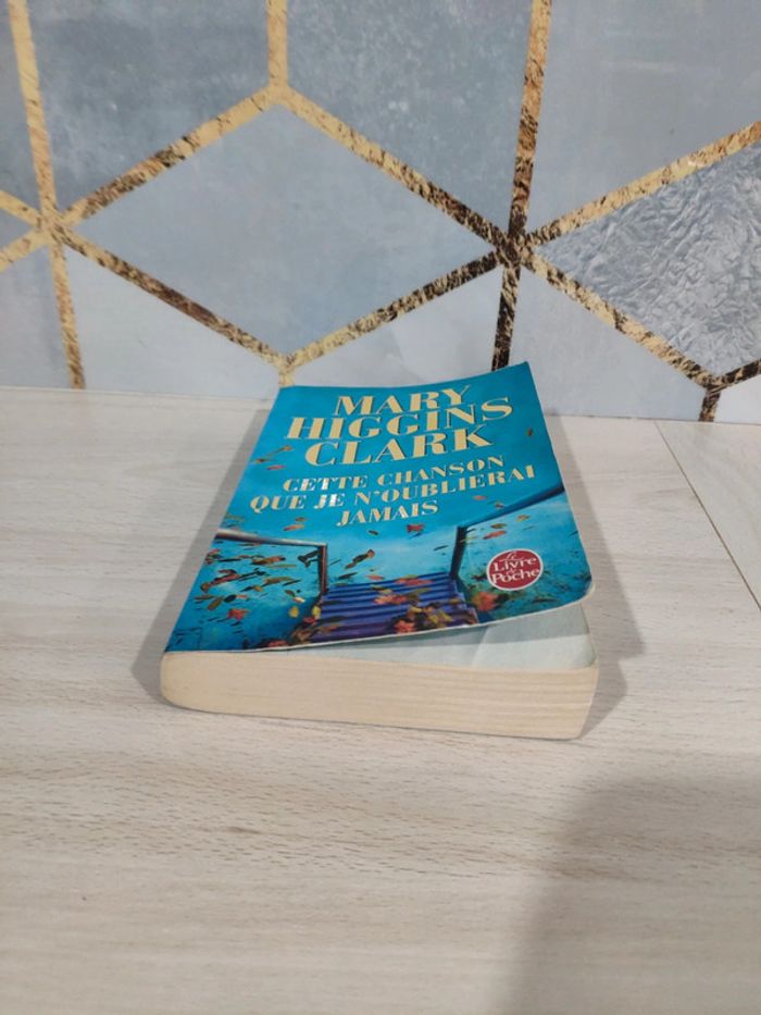 Livre poche cette chanson que je n'oublierai jamais Mary Higgins Clark - photo numéro 2