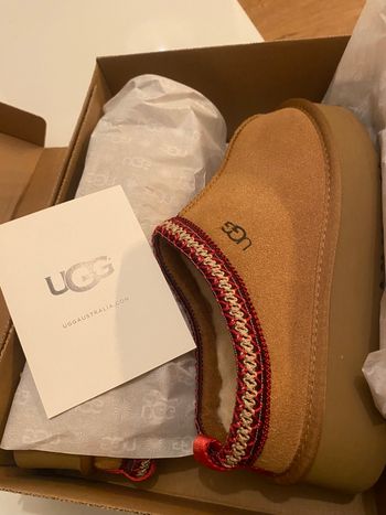 Bottes moufles  Ugg tazz taille 38 neuve