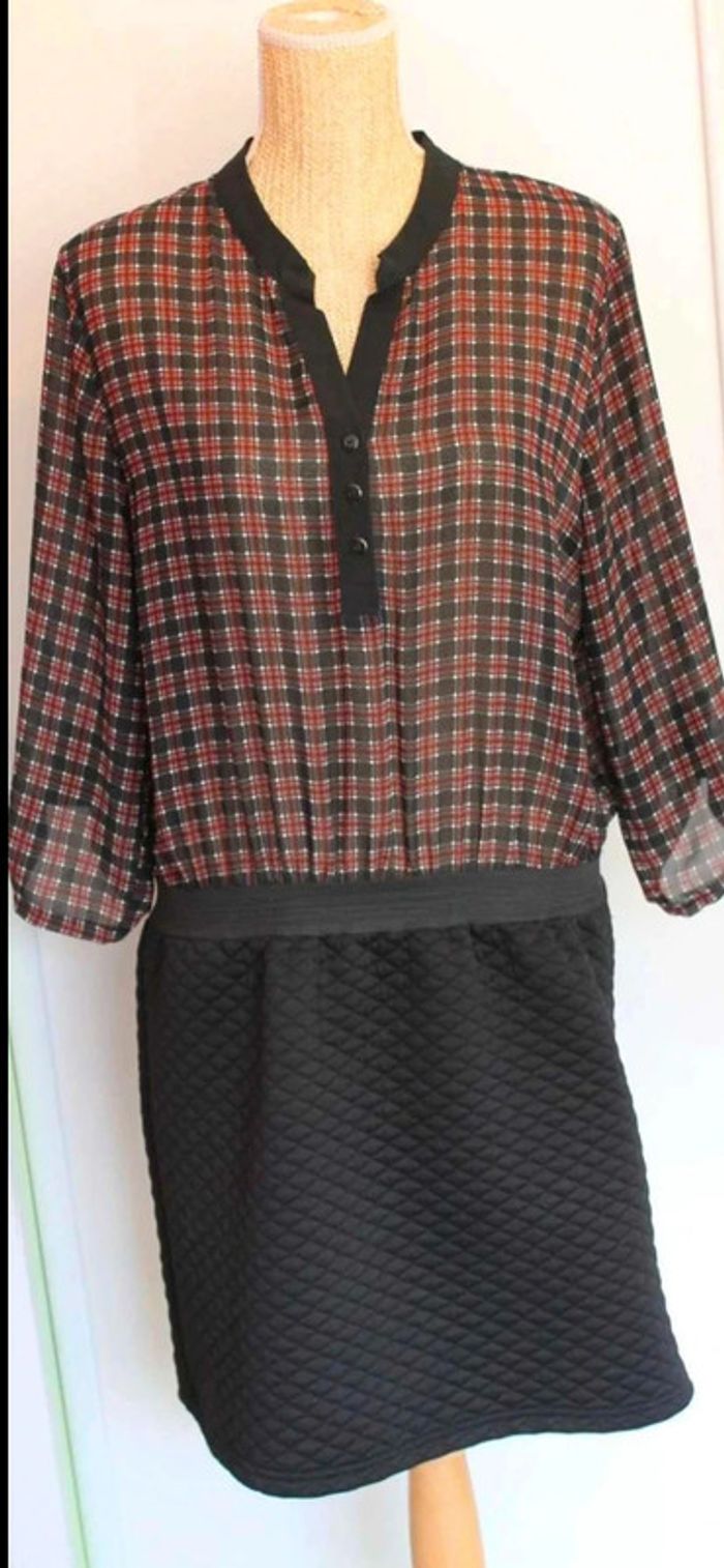 Robe noire et bordeaux – Ici et maintenant - 46
