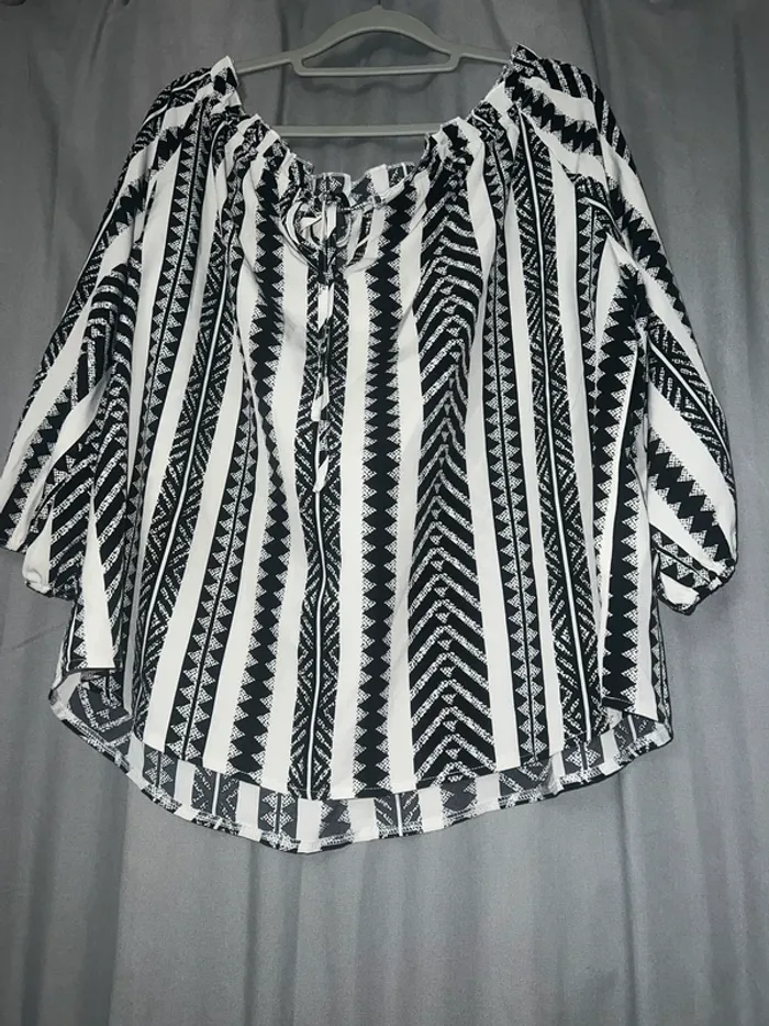 Blouse légère noire et blanche