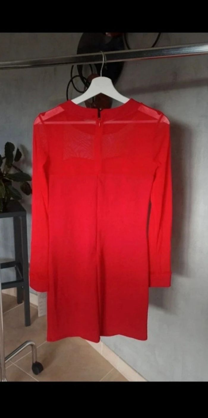 Robe courte rouge manches transparentes - photo numéro 2