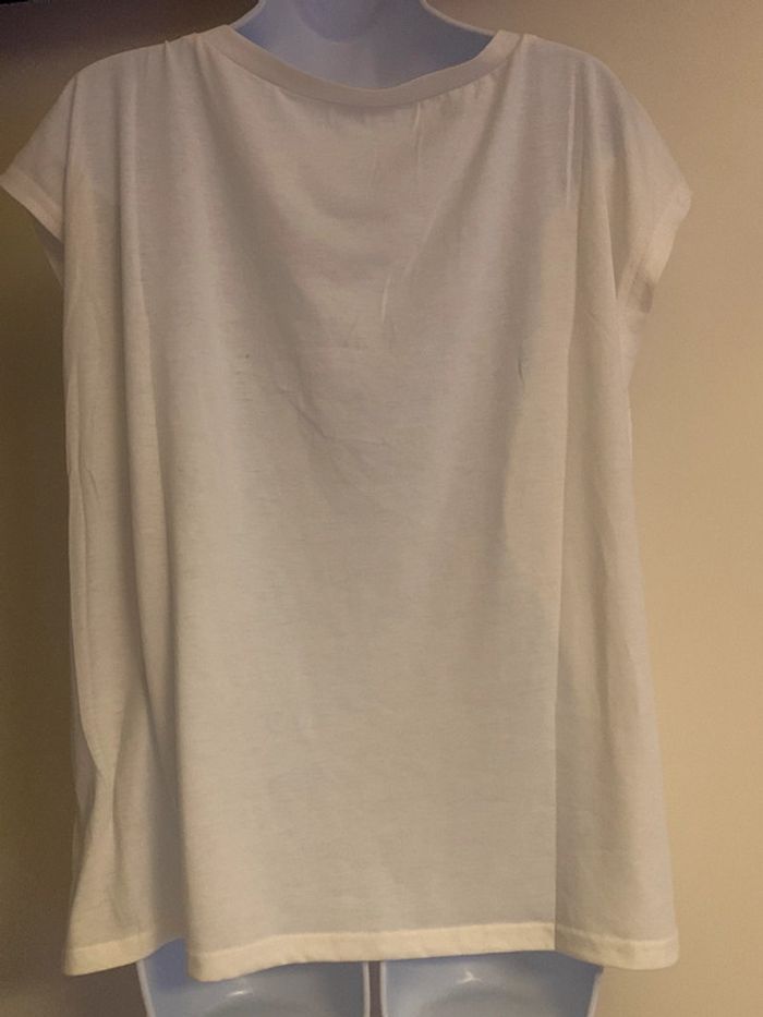 T-shirt neuf - photo numéro 2