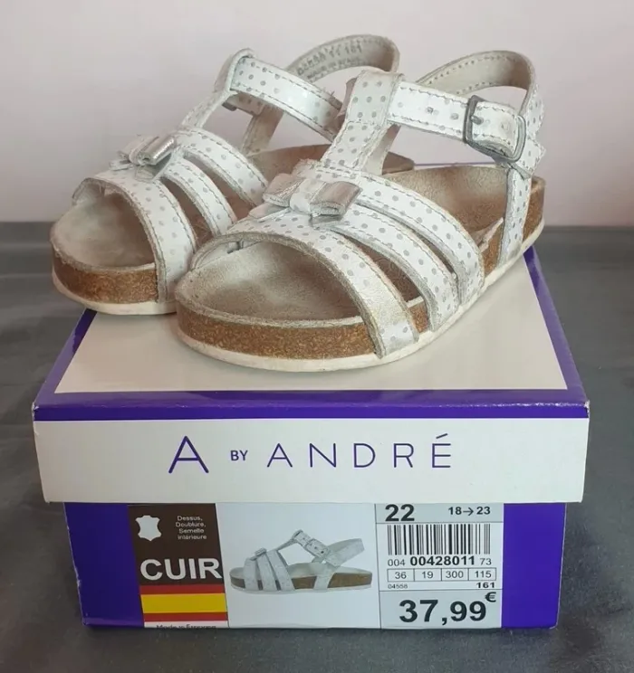 Nu-pieds cuir pointure 22 - photo numéro 2