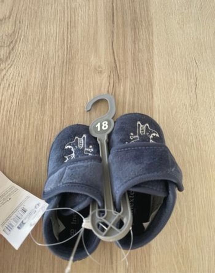 Magnifiques chaussons neufs  Dragon - photo numéro 3