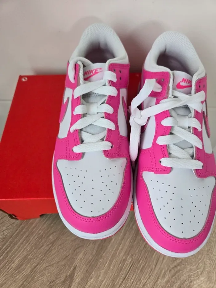 Nike dunk low Taille 34 neuf blanc rose fuchsia - photo numéro 4
