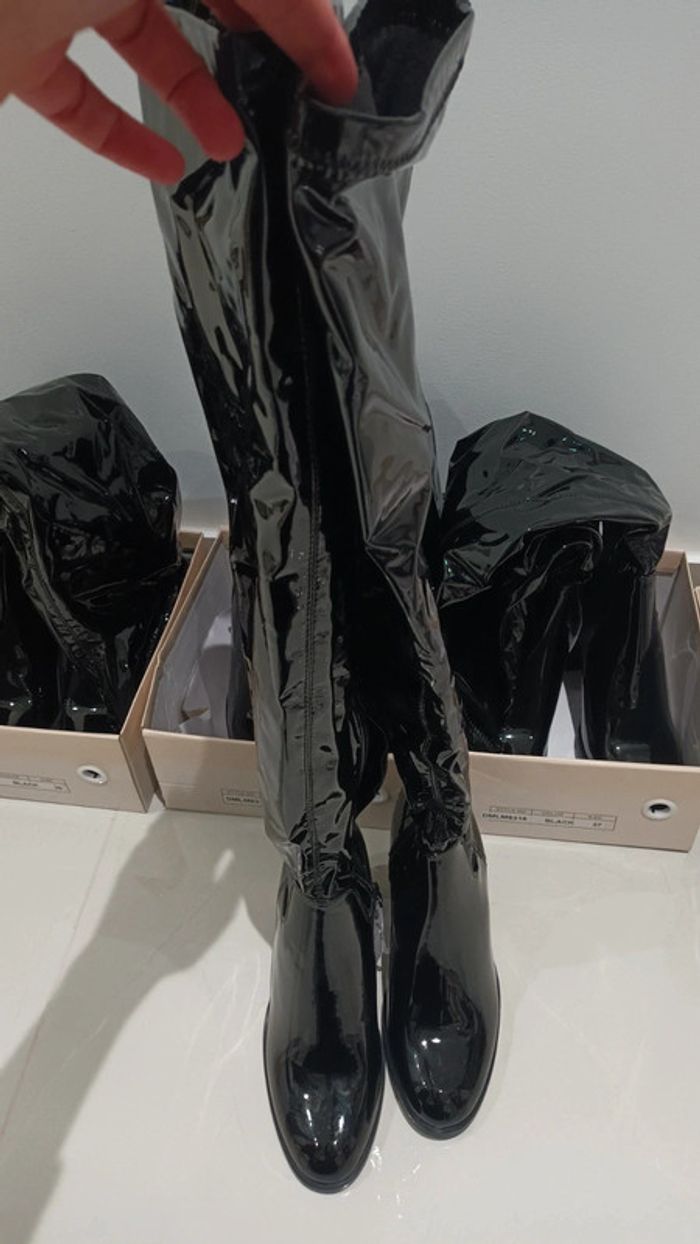 Chaussures cuissardes noires brillantes neuves taille 39 - photo numéro 2