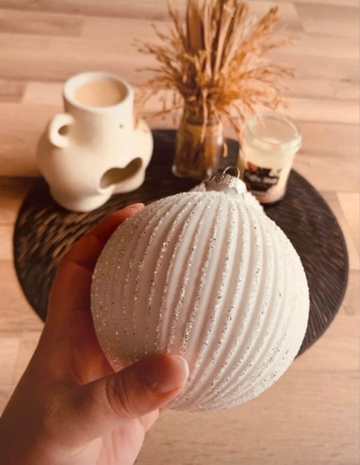 Boules de noël blanche pailletée argenté 10cm en verre (x2) - La Foir’fouille - photo numéro 2