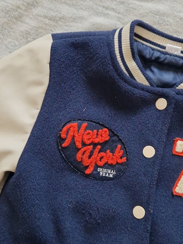 ✨ Veste style base-ball – Bleu marine – Taille 122/128 cm ✨
- photo numéro 4