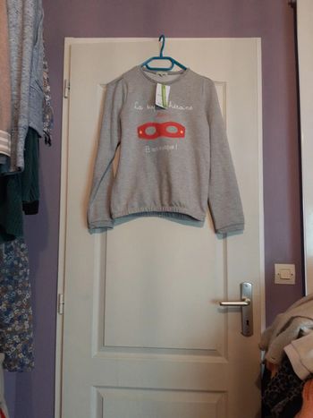 Sweat neuf écrit Marion