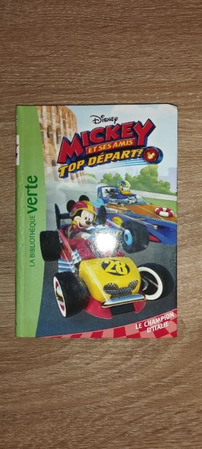 Livre Mickey de la bibliothèque verte