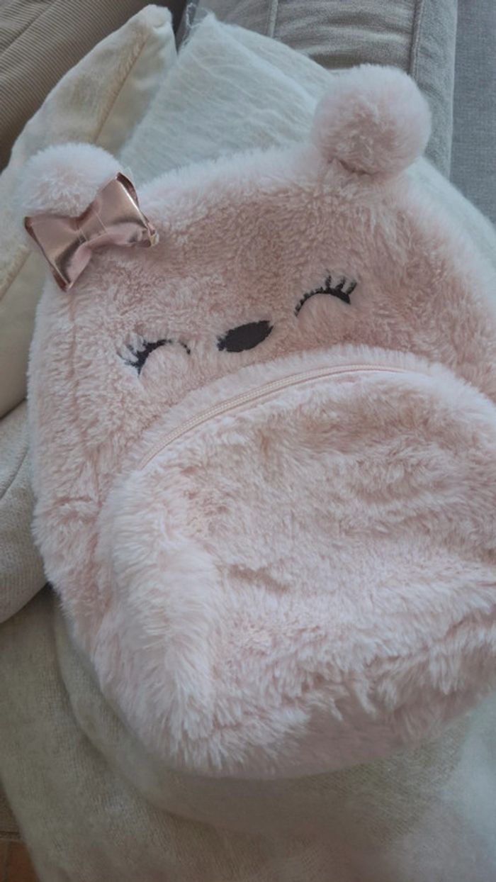 Adorable sac à dos ourson en fausse fourrure rose poudré parfait pour la rentrée 🎀 - photo numéro 2