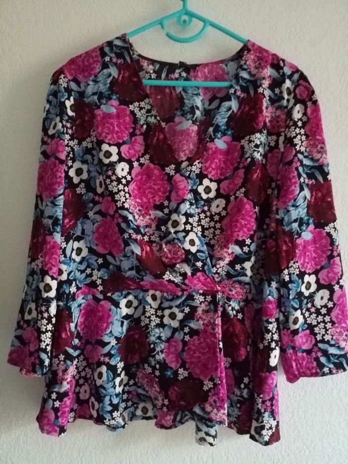 Jolie tunique fluide imprimé floral taille 46 neuf