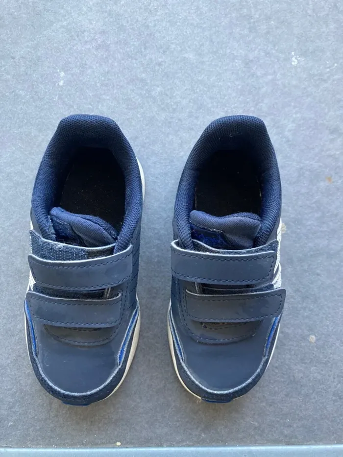 Baskets Adidas Noires VS Switch 3