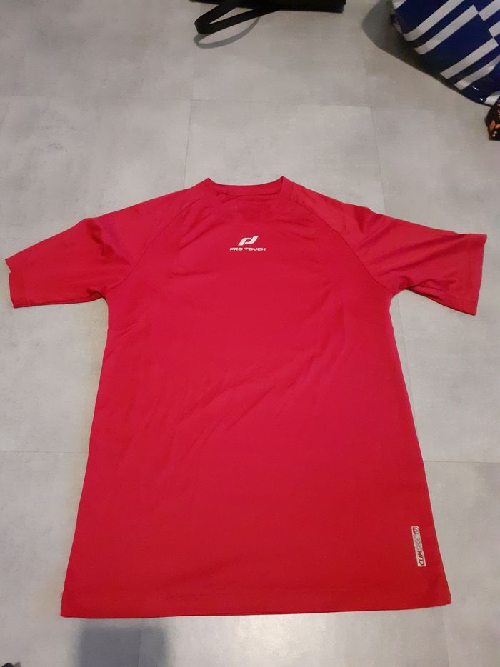 Tee shirt.