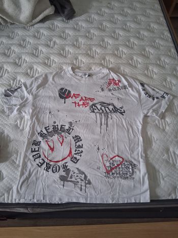 Tee-shirt blanc avec motifs coeur