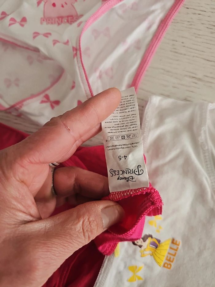 Culottés neuves 4/5 ans princesses - photo numéro 3