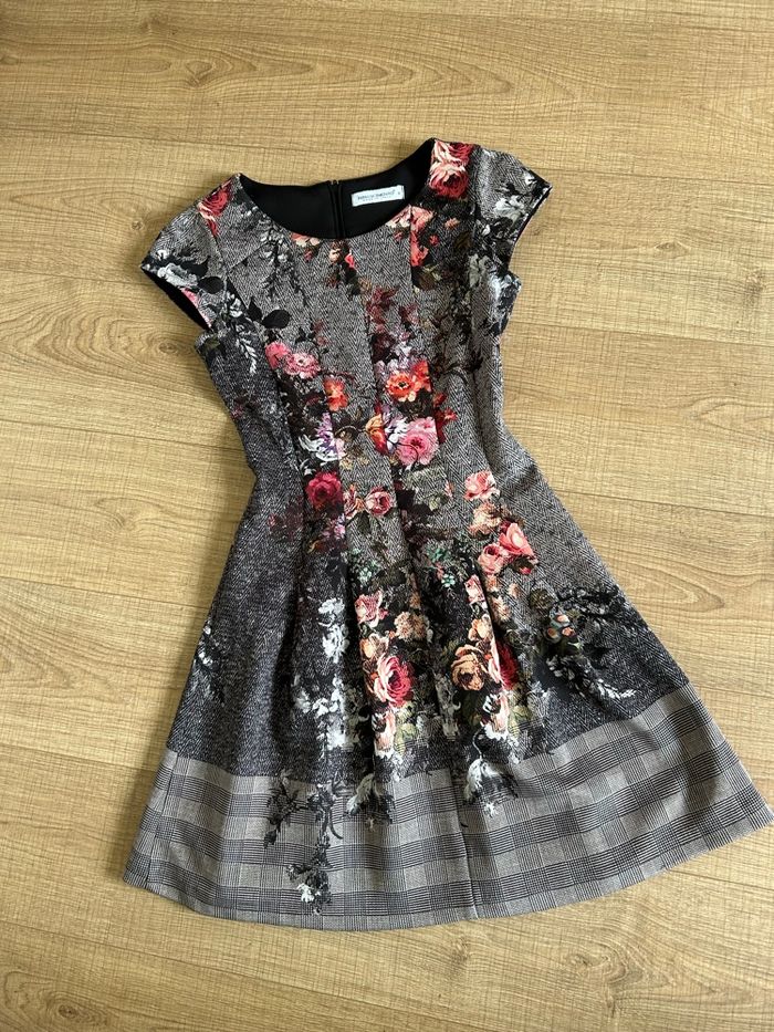 Robe grise et imprimée à manches courtes Rinascimento taille S jamais portée - photo numéro 7