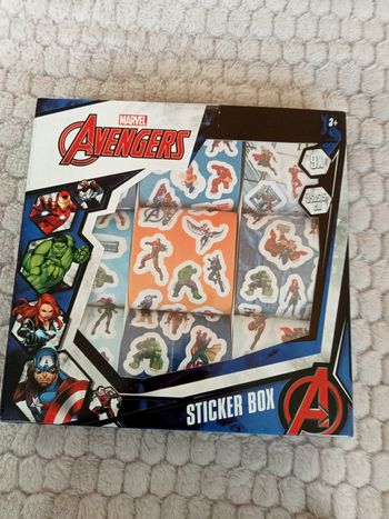 Boite de stickers Avengers