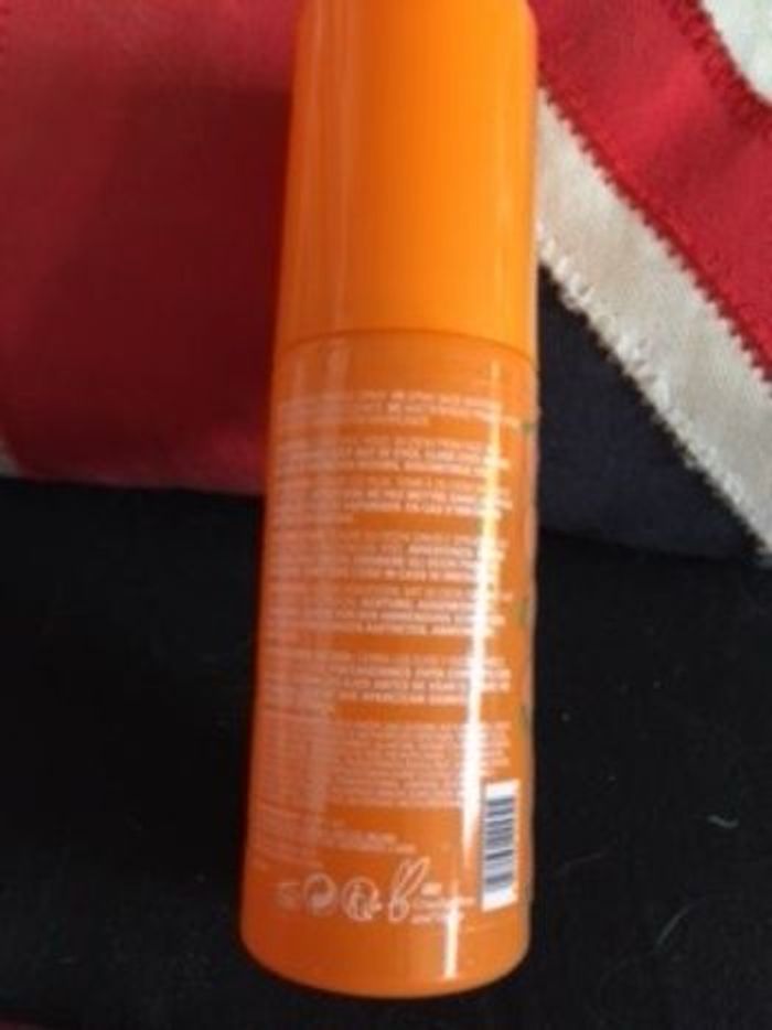 Brume fixatrice matifiante à la mandarine  Make Up Revolution neuf - photo numéro 2